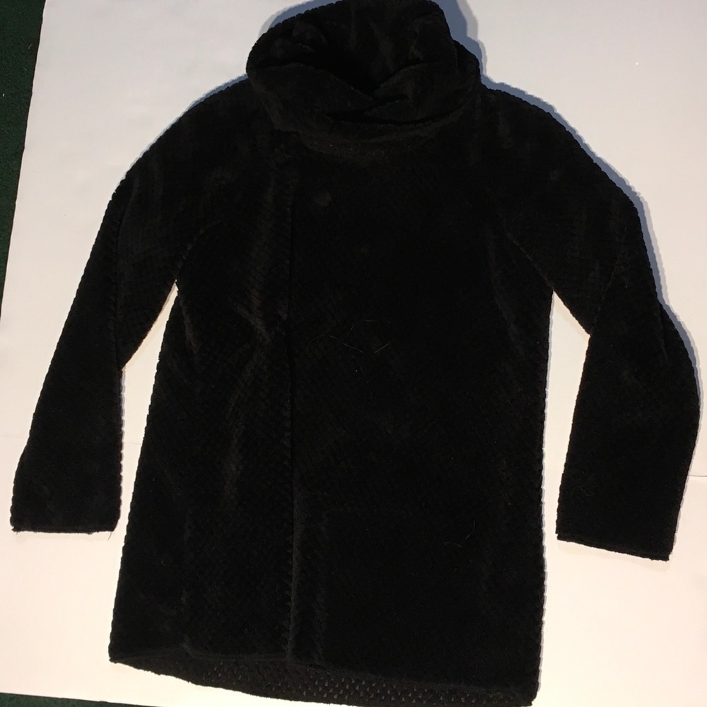 Ethyl - women’s size Med - black‎ funnel neck - outdoorsy Layer -warmth